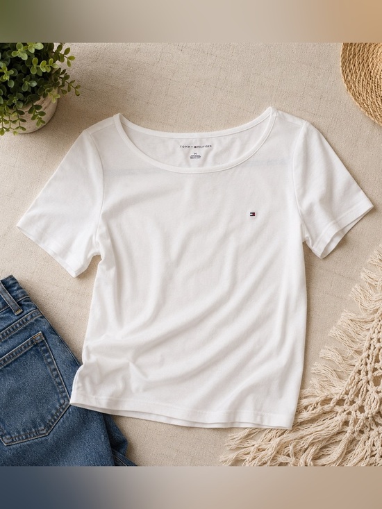 Tommy Hilfiger Tops - Tommy Hilfiger White Short Sleeve Tee - Women’s Medium